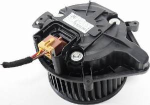 VAG 8E2 820 021 E - Вентилятор салону autozip.com.ua