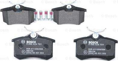 BOSCH 0 986 424 751 - Гальмівні колодки, дискові гальма autozip.com.ua