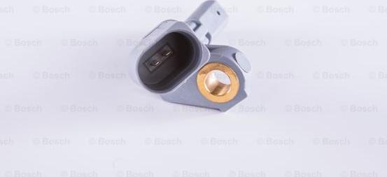 BOSCH 0 986 594 560 - Датчик ABS, частота обертання колеса autozip.com.ua