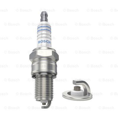 BOSCH 0 242 235 988 - Свічка запалювання autozip.com.ua