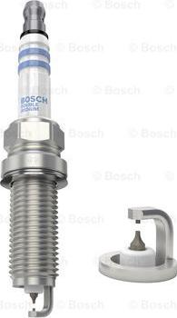 BOSCH 0 242 140 555 - Свічка запалювання autozip.com.ua