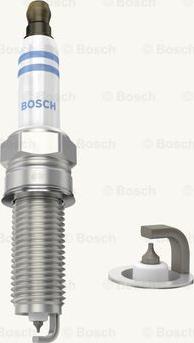 BOSCH 0 242 140 562 - Свічка запалювання autozip.com.ua