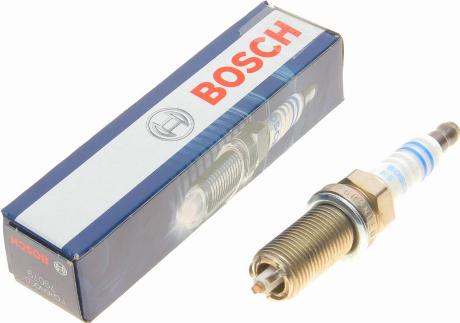 BOSCH 0 242 240 635 - Свічка запалювання autozip.com.ua