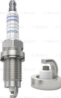 BOSCH 0 242 235 692 - Свічка запалювання autozip.com.ua