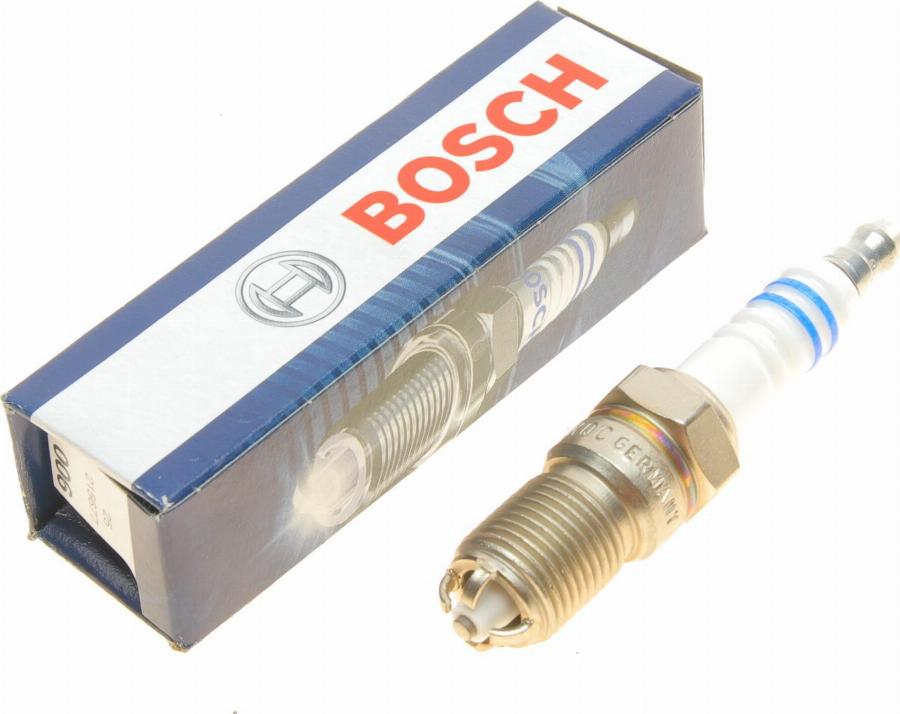 BOSCH 0 242 235 607 - Свічка запалювання autozip.com.ua