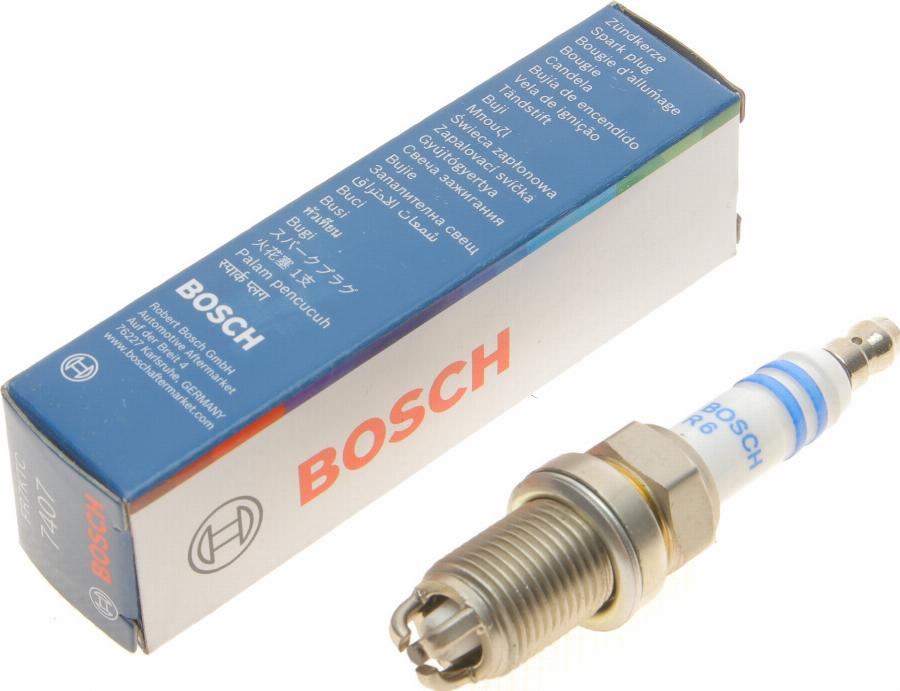 BOSCH 0 242 235 766 - Свічка запалювання autozip.com.ua