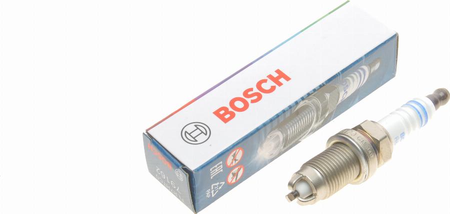 BOSCH 0 242 235 788 - Свічка запалювання autozip.com.ua
