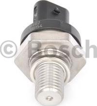 BOSCH 0 261 230 402 - Датчик, температури / тиску масла autozip.com.ua