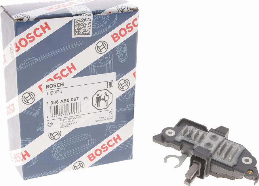 BOSCH 1 986 AE0 067 - Регулятор напруги генератора autozip.com.ua