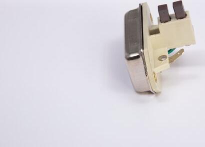 BOSCH 1 986 AE0 011 - Регулятор напруги генератора autozip.com.ua
