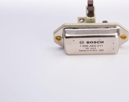 BOSCH 1 986 AE0 011 - Регулятор напруги генератора autozip.com.ua