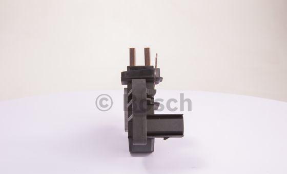 BOSCH F 000 RS0 103 - Регулятор напруги генератора autozip.com.ua