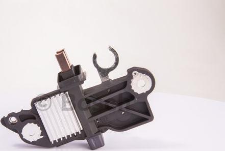 BOSCH F 000 RS0 102 - Регулятор напруги генератора autozip.com.ua