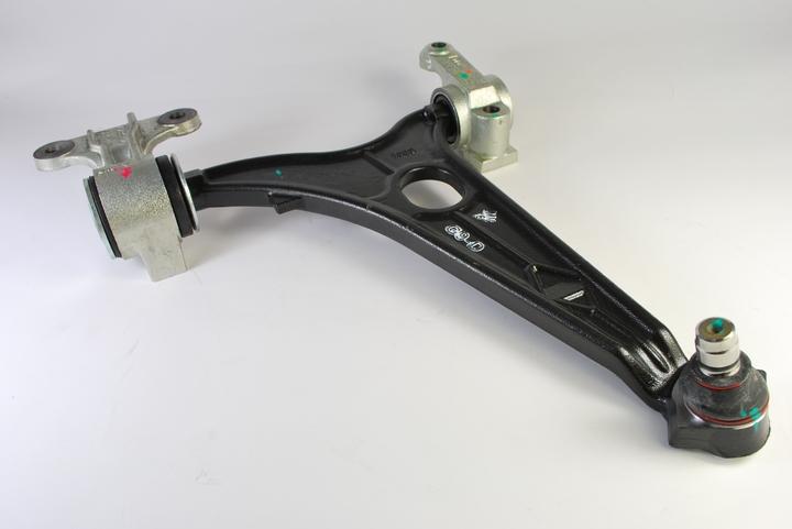 Magneti Marelli 301181307300 - Важіль незалежної підвіски колеса autozip.com.ua