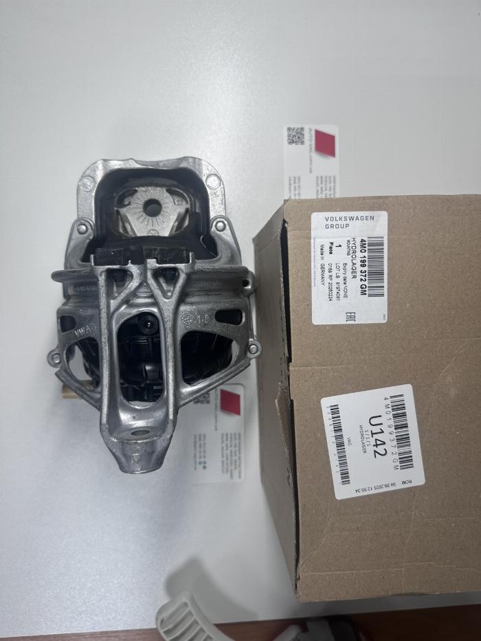 VAG 4M0199372GM - Подушка, підвіска двигуна autozip.com.ua