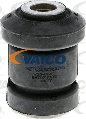 VAICO V25-0941 - Сайлентблок, важеля підвіски колеса autozip.com.ua