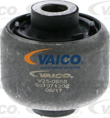 VAICO V25-0958 - Сайлентблок, важеля підвіски колеса autozip.com.ua