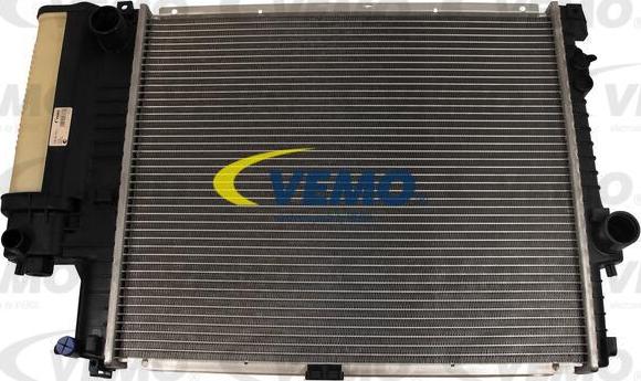 Vemo V20-60-1511 - Радіатор, охолодження двигуна autozip.com.ua
